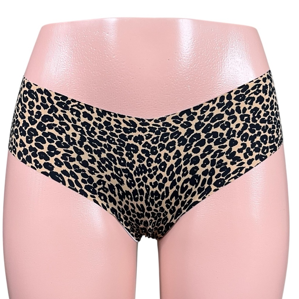 NWT Victoria's Secret No Show Hiphugger Leopard Print Panty Medium‎